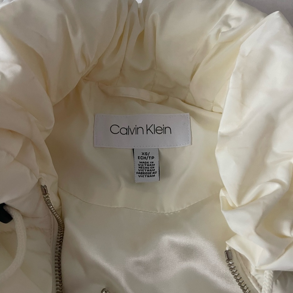 Stylish off white puffer vest